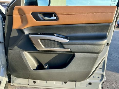 Used 2023 Nissan Pathfinder Platinum w/ Black Appearance Package image 23