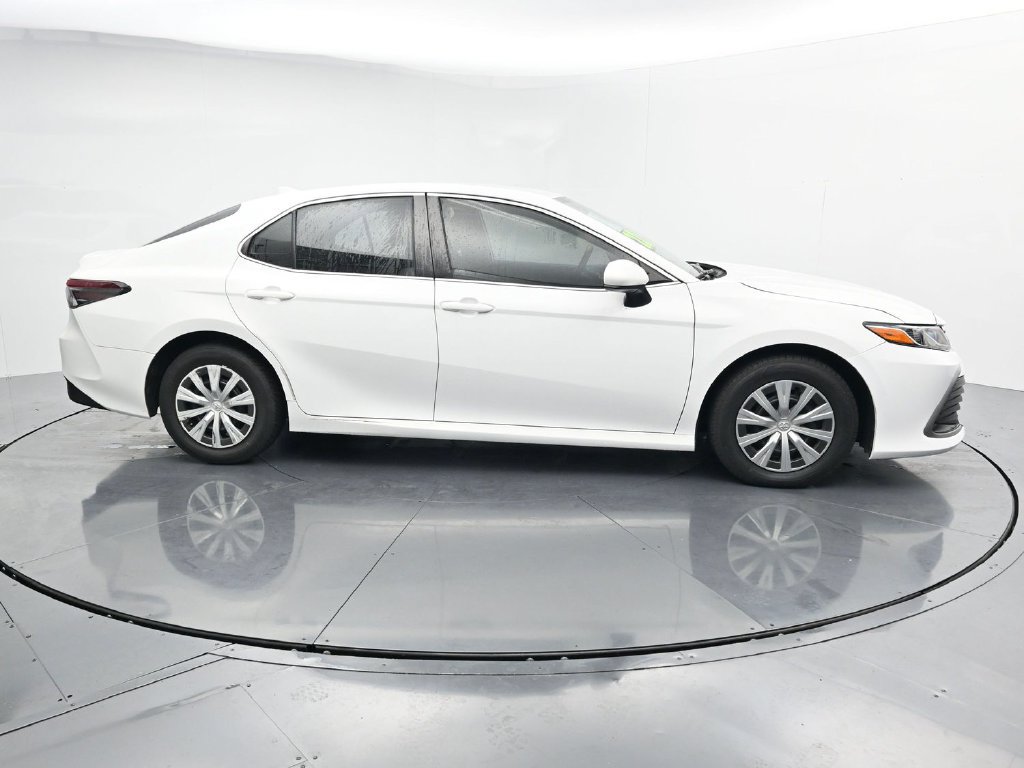 Used 2022 Toyota Camry LE FWD image 9