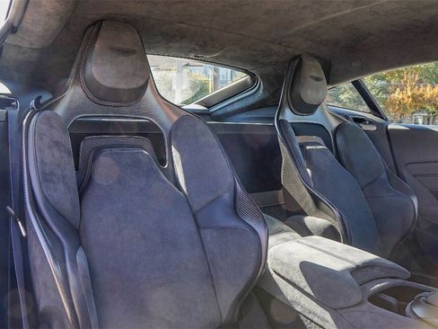 Used 2023 Aston Martin V8 Vantage Coupe image 41