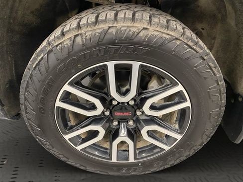 Used 2024 GMC Sierra 1500 AT4 w/ Technology Package AWD/4WD image 17