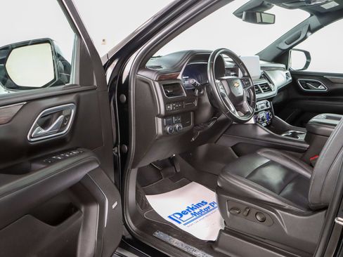 Used 2023 Chevrolet Suburban LT image 3