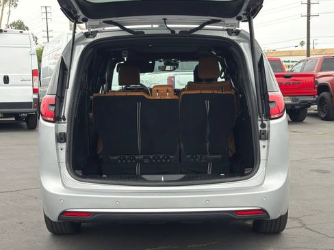 Used 2023 Chrysler Pacifica Pinnacle FWD image 16
