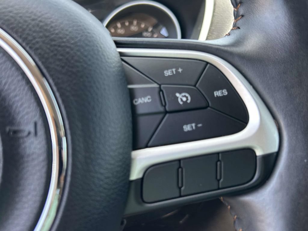 Used 2018 Jeep Compass Latitude FWD image 21