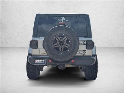 Used 2018 Jeep Wrangler Unlimited Sahara AWD/4WD image 6