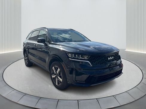 Used 2023 Kia Sorento S image 3