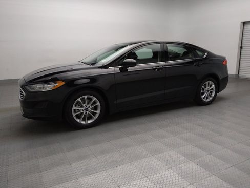 Used 2019 Ford Fusion SE image 2