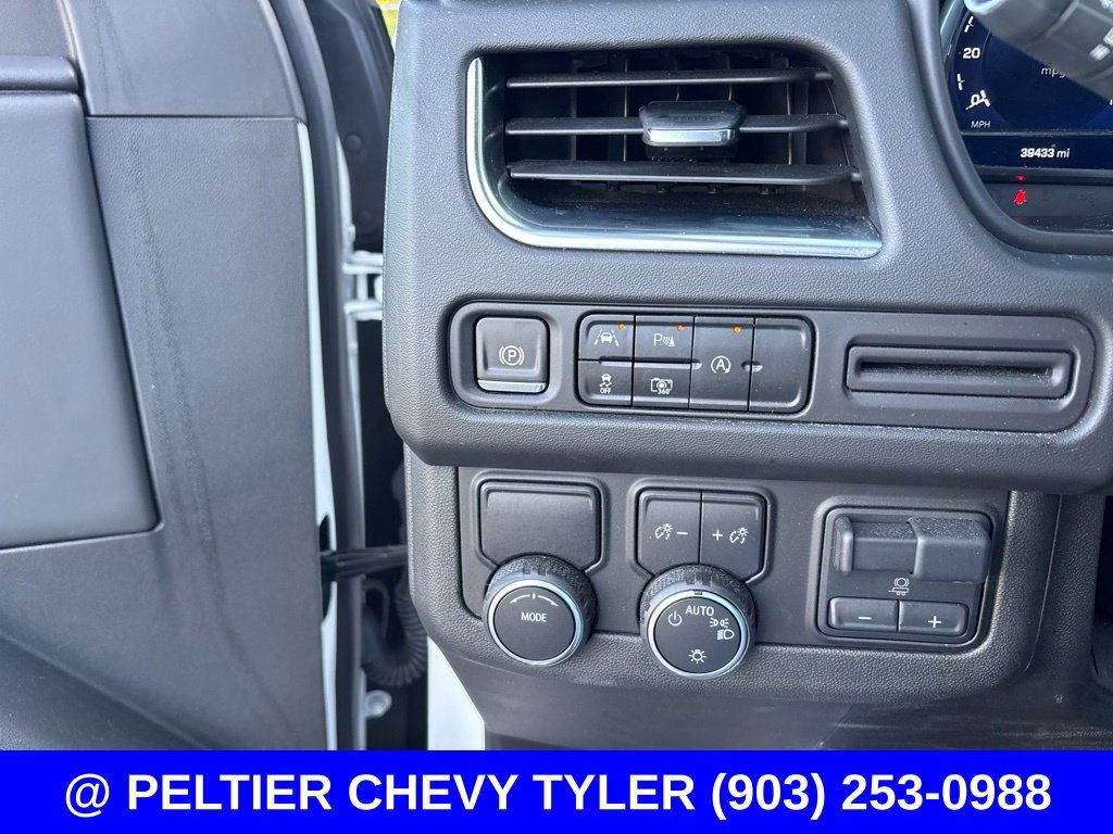 Used 2024 Chevrolet Suburban LT w/ Luxury Package RWD image 14