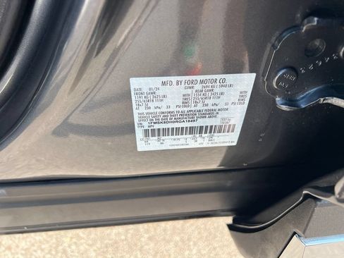 Used 2024 Ford Explorer XLT AWD/4WD image 16