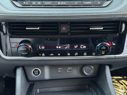 Used 2021 Nissan Rogue SV w/ Premium Package FWD image 25