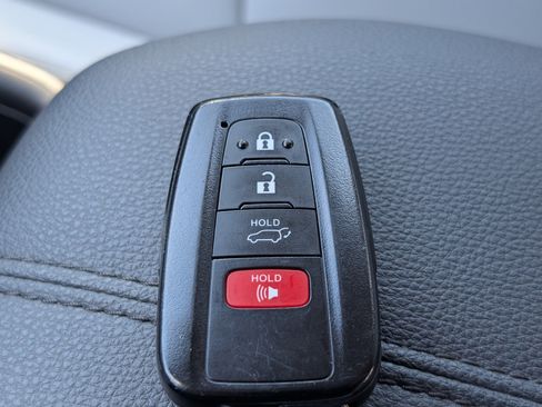 Used 2023 Toyota RAV4 XLE Premium image 28