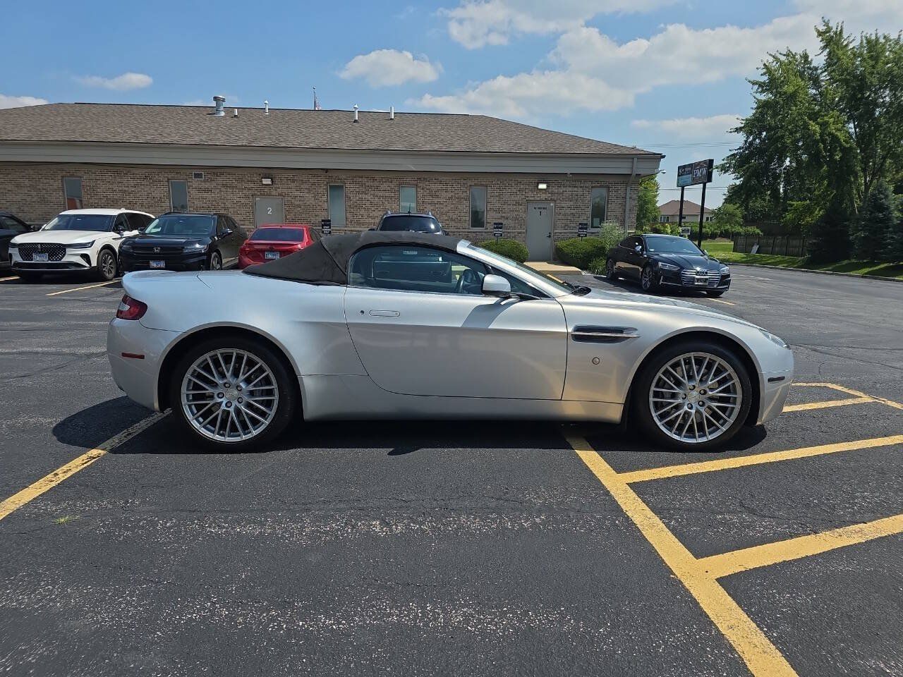 Used 2009 Aston Martin V8 Vantage Roadster RWD image 5