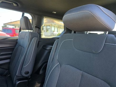 New 2025 Jeep Grand Cherokee L Laredo image 9