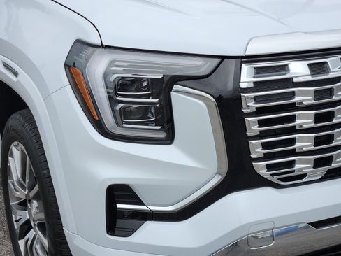 New 2026 GMC Terrain Denali w/ LPO, Floor Liner Package image 10