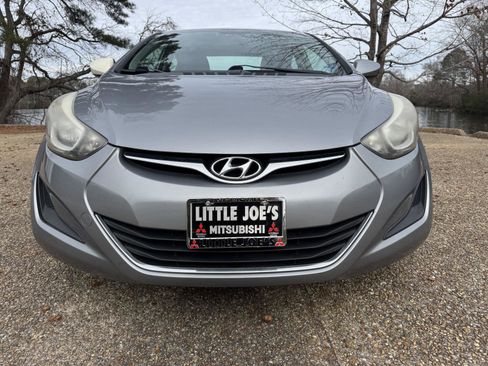Used 2015 Hyundai Elantra SE image 13