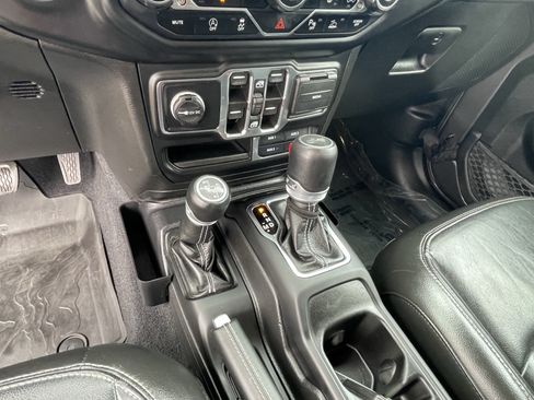 Used 2022 Jeep Wrangler Unlimited Sahara w/ LED Lighting Group AWD/4WD image 25