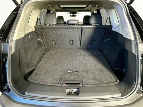 Used 2023 Nissan Rogue SV w/ SV Premium B Package image 32