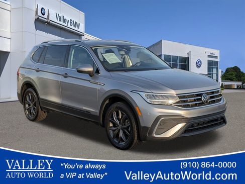 Used 2022 Volkswagen Tiguan SE image 1