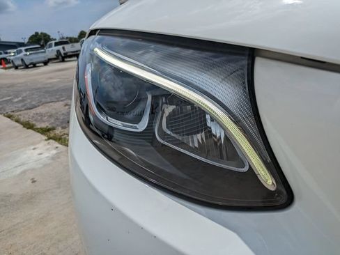 Used 2018 Mercedes-Benz GLC 300 4MATIC image 10