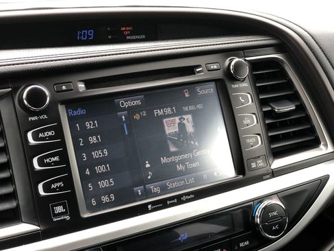 Used 2019 Toyota Highlander Limited image 21