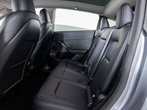 Used 2025 Tesla Model Y Long Range image 18