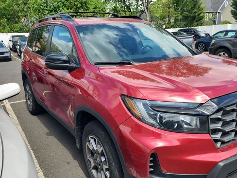 Used 2023 Honda Passport TrailSport image 2