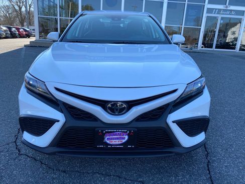 Used 2023 Toyota Camry SE image 9