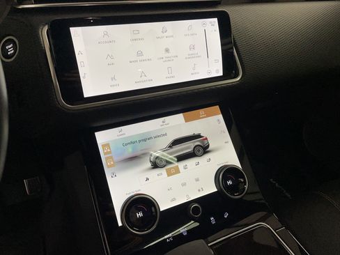 Used 2021 Land Rover Range Rover Velar R-Dynamic S image 18