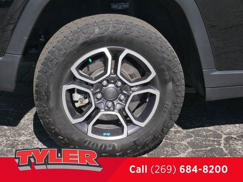 Used 2022 Jeep Grand Cherokee Trailhawk AWD/4WD image 46