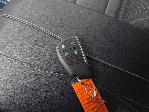 Used 2025 Chevrolet Traverse LT image 41