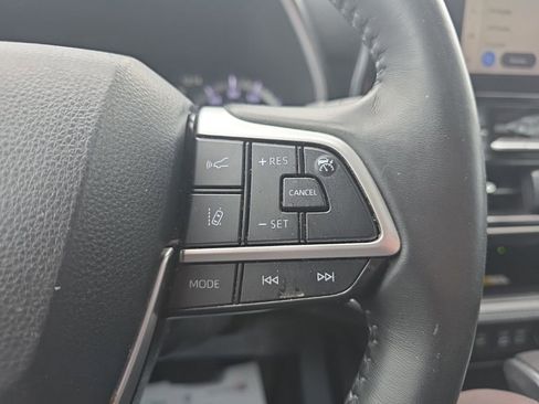 Used 2023 Toyota Highlander XLE image 27