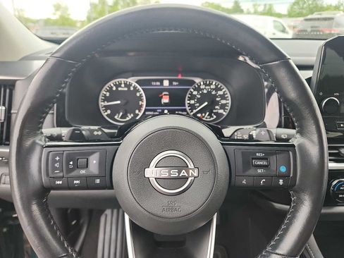 Used 2022 Nissan Pathfinder SL AWD/4WD image 18