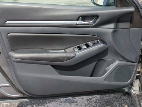 Used 2023 Nissan Altima 2.5 SV image 6