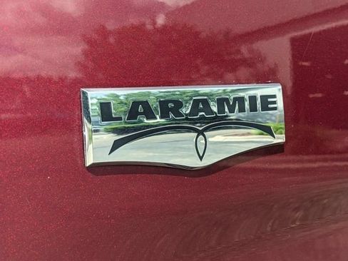 Used 2017 RAM 1500 Laramie w/ Convenience Group AWD/4WD image 9