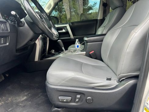 Used 2016 Toyota 4Runner SR5 AWD/4WD image 13