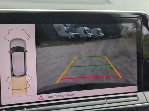 Used 2025 Volkswagen Atlas SE FWD image 17