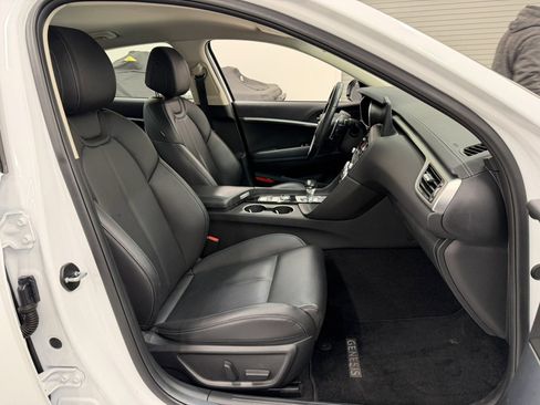 Used 2022 Genesis G70 2.0T image 39