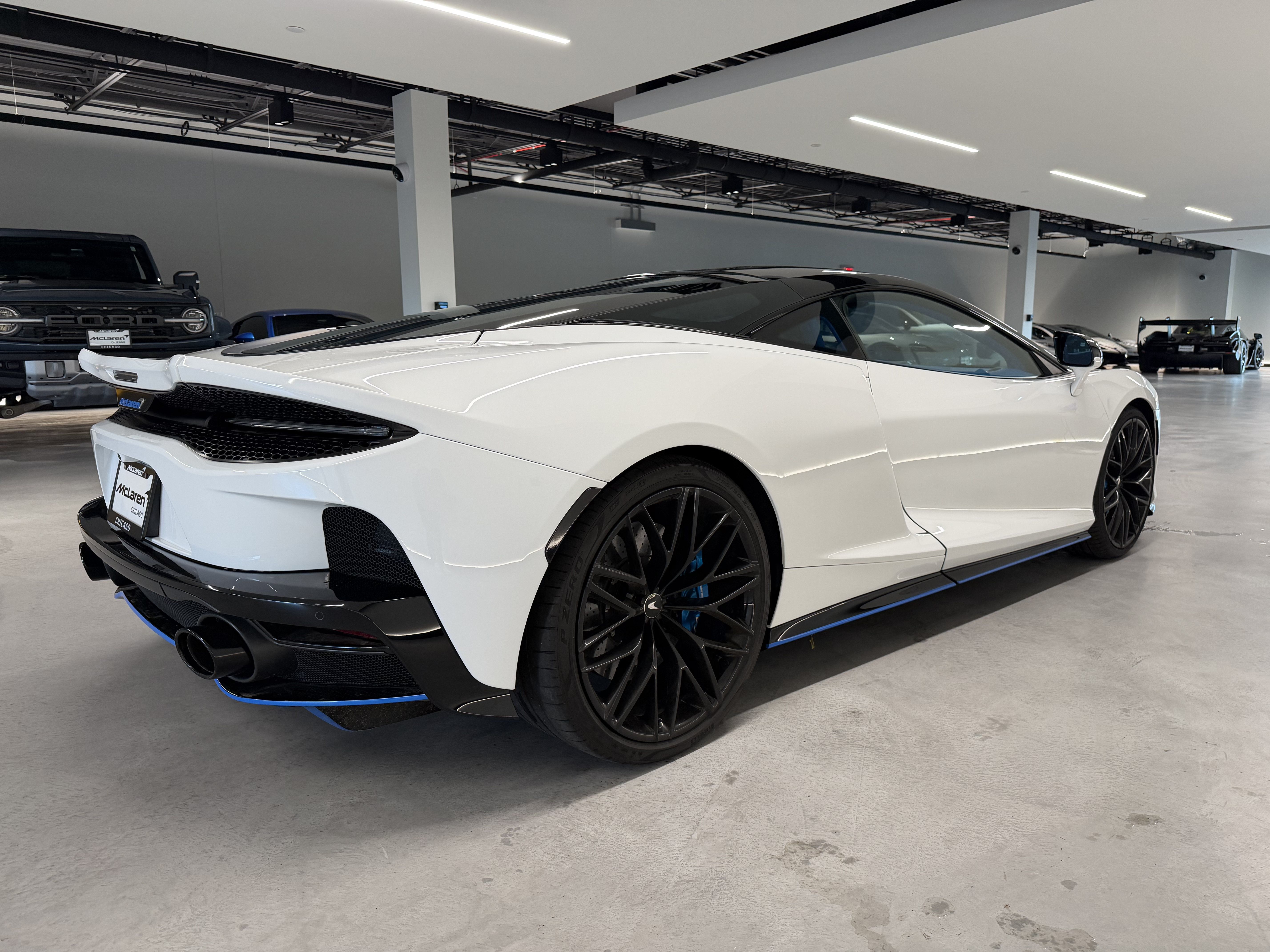 Used 2023 McLaren GT RWD image 4