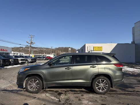 Used 2019 Toyota Highlander XLE image 9