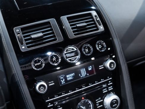 Used 2015 Aston Martin V12 Vantage S image 27