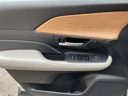 Used 2024 Toyota Grand Highlander Limited image 10