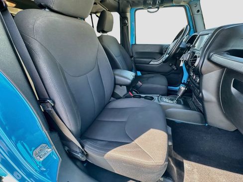 Used 2018 Jeep Wrangler Unlimited Sport w/ Connectivity Group AWD/4WD image 29