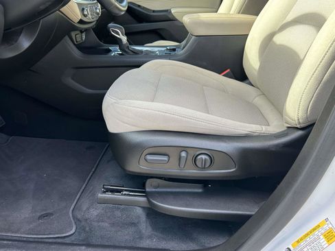 Used 2023 Chevrolet Traverse LT image 19