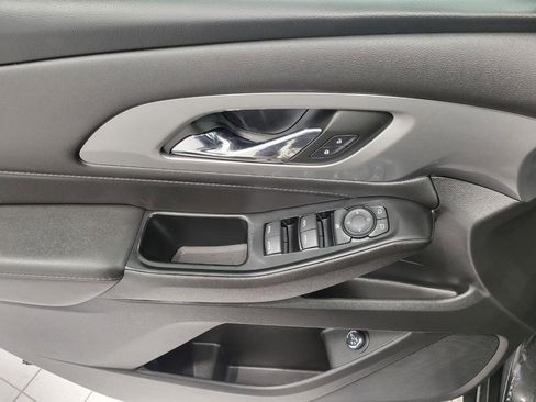 Used 2023 Chevrolet Traverse LT image 27