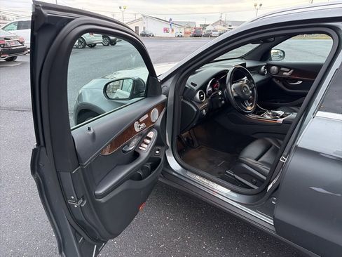 Used 2017 Mercedes-Benz GLC 300 4MATIC image 16
