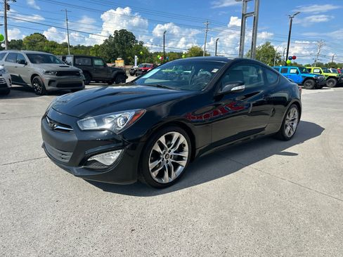 Used 2015 Hyundai Genesis 3.8 image 1