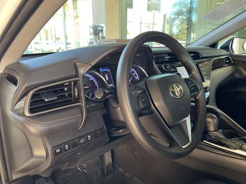 Used 2020 Toyota Camry LE image 15