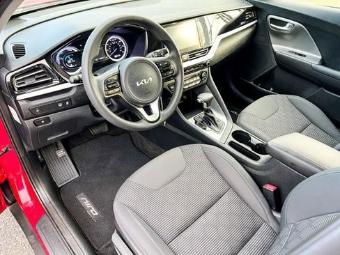 Certified 2022 Kia Niro LX image 11