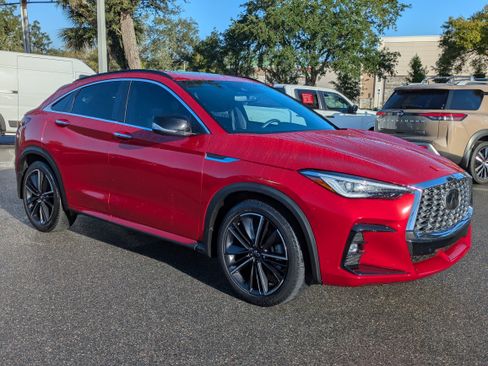 Used 2023 INFINITI QX55 Essential image 2