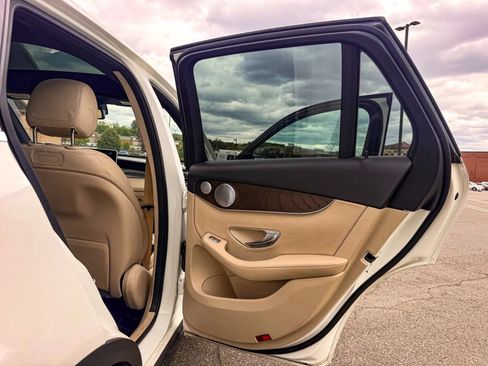 Used 2018 Mercedes-Benz GLC 300 4MATIC image 17