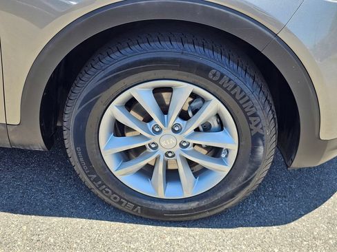 Used 2017 Kia Sorento FWD image 7